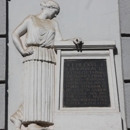 Koszorúzás lesz Debrecenben - a bombamerénylet áldozataira emlékezünk