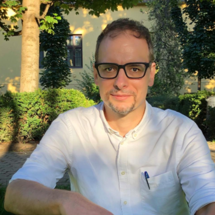 Nyelvi szintek fejlesztése autista gyermekek esetében - ingyenes képzésre hívjuk a szakembereket