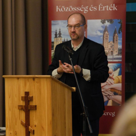 A MAB Hittudományi Kollégiumának vezetője lett Seszták István