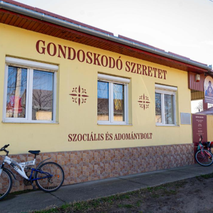 Egyéves a vámospércsi Gondoskodó Szeretet Szociális- és Adománybolt