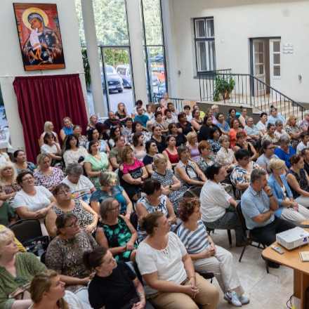 Átfogó kurzus kezdődött a gyermekvédelemben dolgozóknak